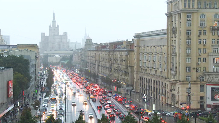 Движение на российских дорогах "успокоят" гоночными "шиканами"