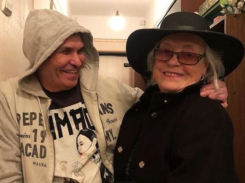 "Хочет три ершика и коврик из ванной": детали развода Алибасова с Федосеевой-Шукшиной