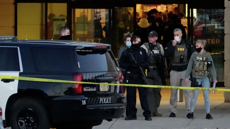 В США задержали подростка после стрельбы в торговом центре