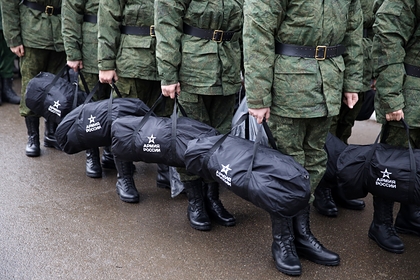 Из-за армии молодой россиянин вылез в окно и привлек внимание полиции