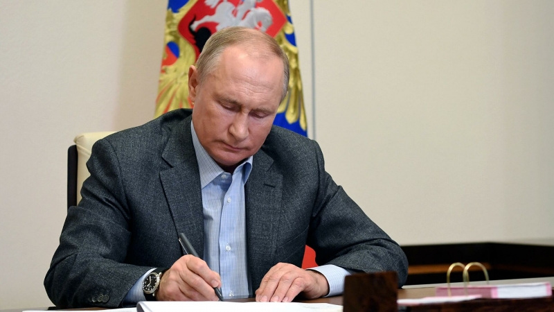 Путин подписал закон о бюджете на 2021-2023 годы