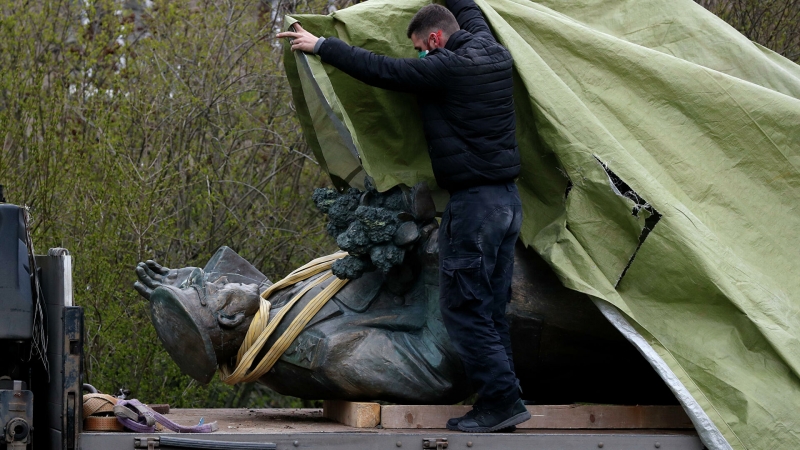 Страны ОДКБ осудили борьбу с военными памятниками