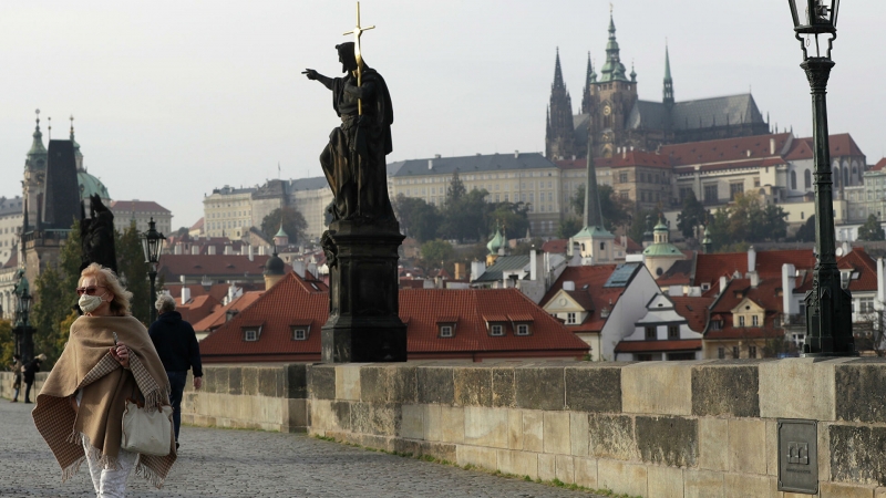 Из-за пандемии Прага потеряла более чем 90 процентов иностранных туристов