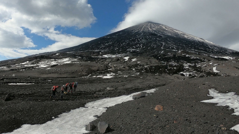 На Камчатке спасатели просят туристов воздержаться от посещения вулкана