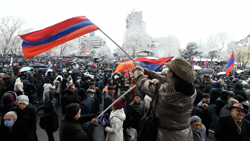 Противники Пашиняна перекрыли одну из центральных улиц в Ереване