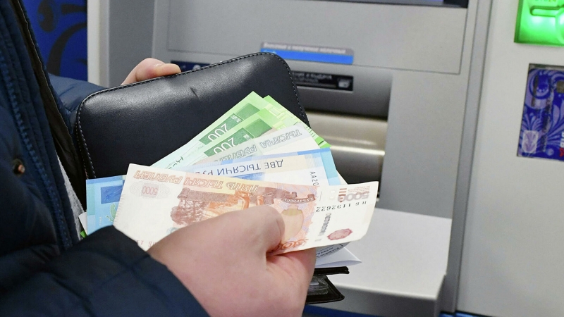 Реальные зарплаты в России выросли на 2,5 процента в 2020 году 