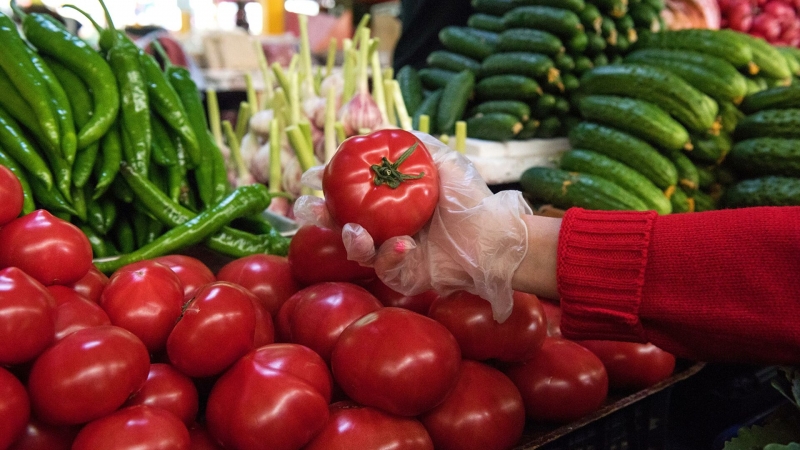 Россия снимет ограничения на ввоз томатов с 13 предприятий в Армении