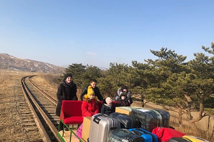 Уехавшие из Северной Кореи на самодельной дрезине дипломаты отправились в Москву