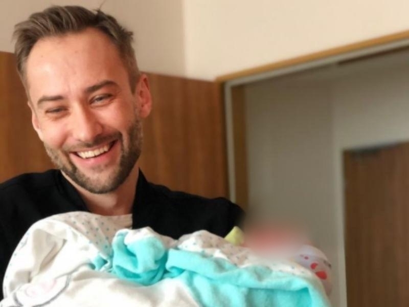 "Добро пожаловать!": Дмитрий Шепелев опубликовал фото новорожденного сына