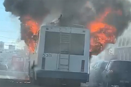 Кондуктор спасла россиян из горящего троллейбуса