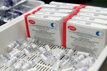 Вакцину «ЭпиВакКорона» разрешили для людей старше 60 лет в России