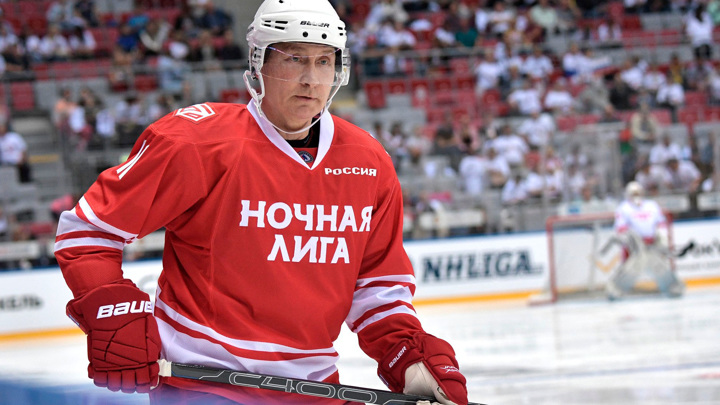 Владимир Путин забросил восемь шайб в гала-матча Ночной хоккейной лиги