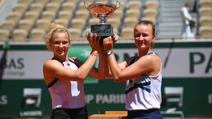 Крейчикова и Синякова выиграли Roland Garros в парном разряде