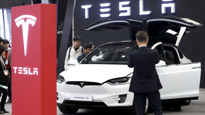 Tesla отзывает машины моделей 3 и Y из-за проблем со скоростью