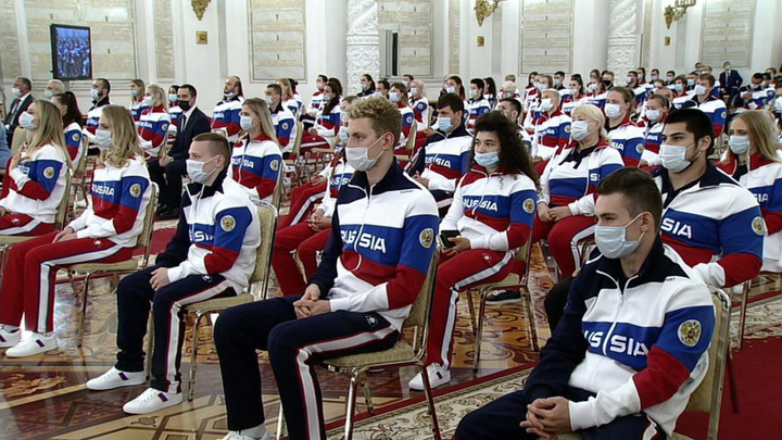 "Ждем вас с победой". Путин встретился в Кремле с олимпийцами