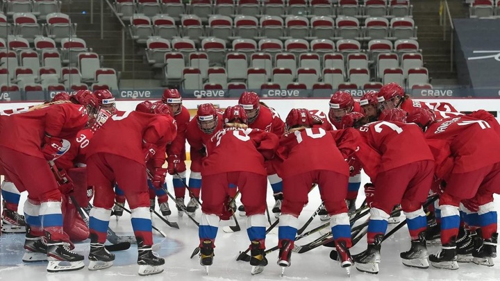 Хоккеистки из России проиграли Финляндии на чемпионате мира