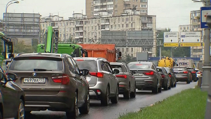 Москва переходит на осенний автотрафик: пробки будут только расти