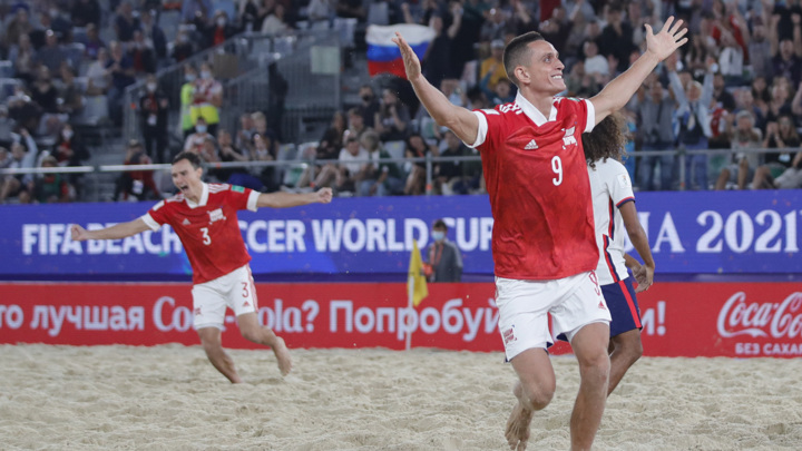 Российские футболисты-пляжники победили Парагвай на чемпионате мира