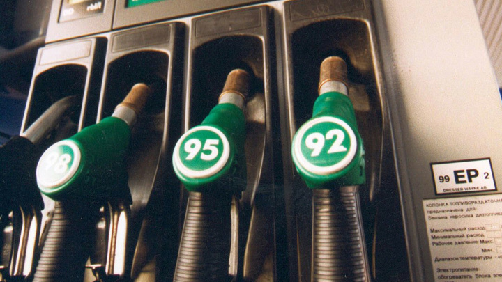 Цена бензина в России вновь бьет рекорды каждый день