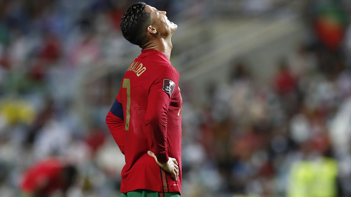 Роналду не забил пенальти, но сумел спасти Португалию