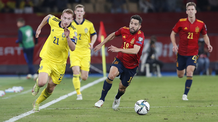 Футболисты Испании скромно выиграли у Швеции