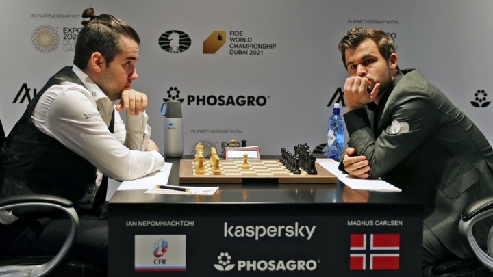 Непомнящий и Карлсен сыграли вничью в третьей партии матча за шахматную корону