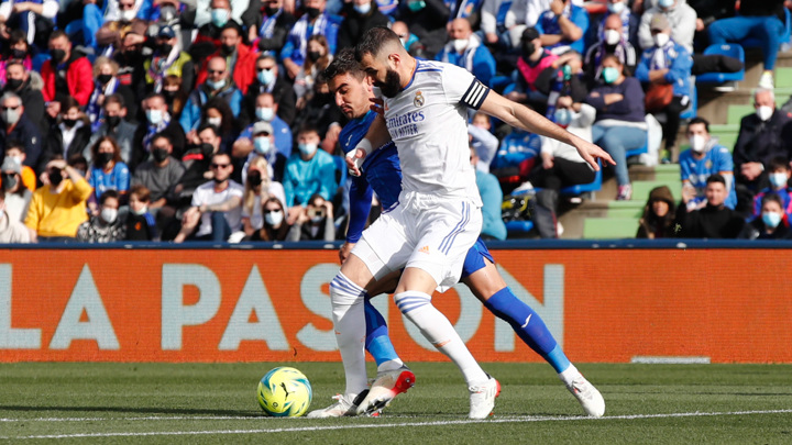 "Реал" прервал 15-матчевую беспроигрышную серию, уступив аутсайдеру