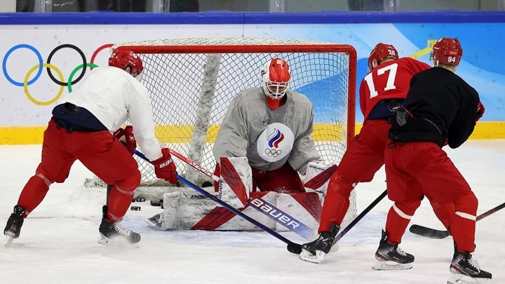 Игры-2022, день пятый: старт российских хоккеистов и вера в Ейбога