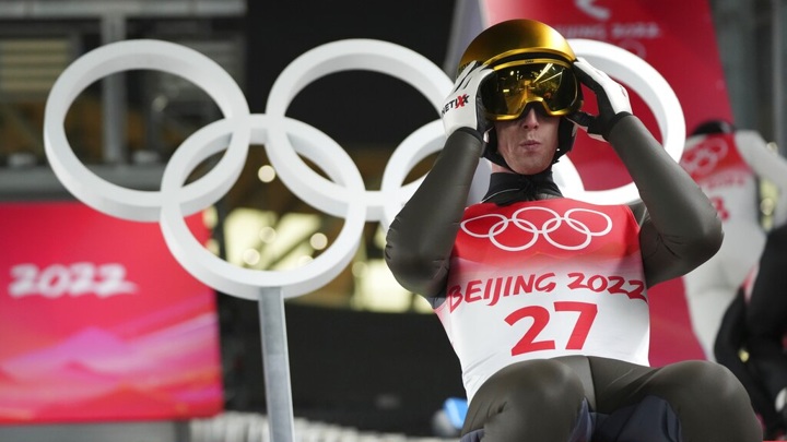 Климов занял пятое место в прыжках на лыжах с нормального трамплина