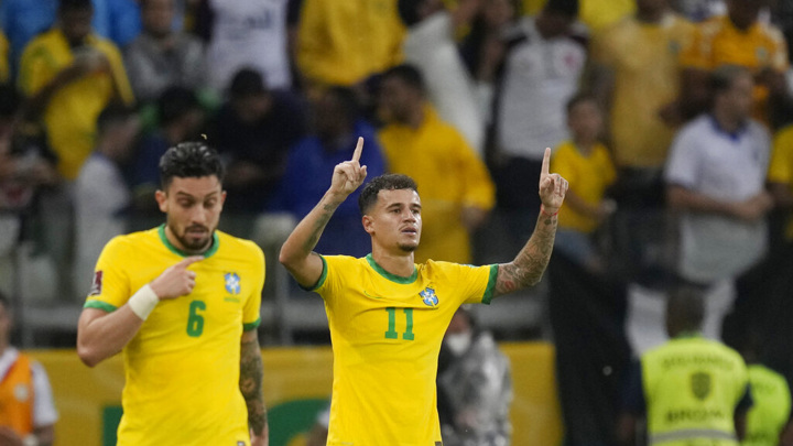 Сборная Бразилии отправила четыре мяча в ворота парагвайцев
