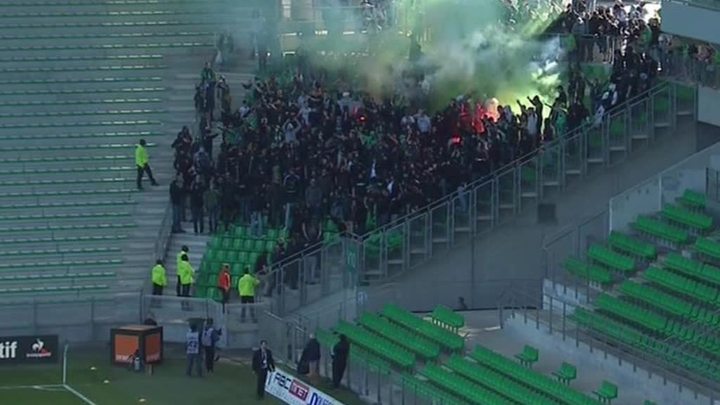Болельщики "Сент-Этьена" устроили беспорядки после вылета команды из Лиги 1