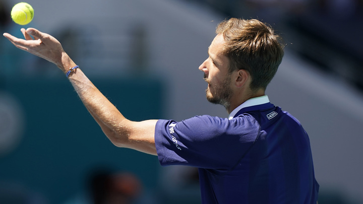 Медведев стал четвертьфиналистом Libema Open