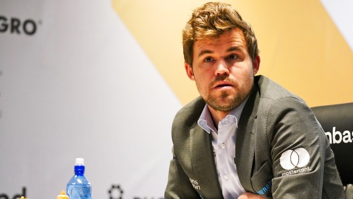 FIDE проверит Ниманна на мошенничество в матче с Карлсеном