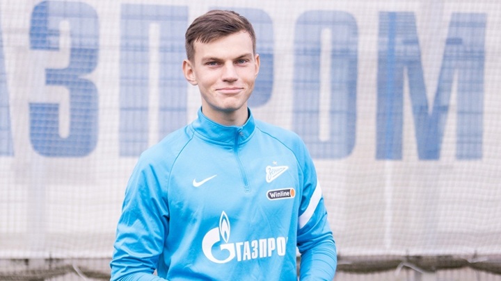Защитник "Зенита" Хотулев перешел в "Оренбург"