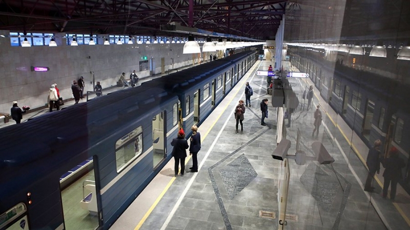 Петербургское метро в День города будет работать круглосуточно