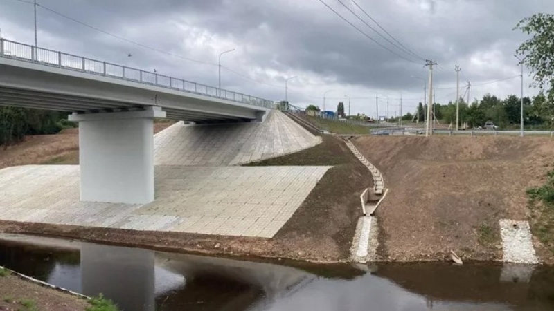Мост через реку Шелонь отремонтировали в Псковской области