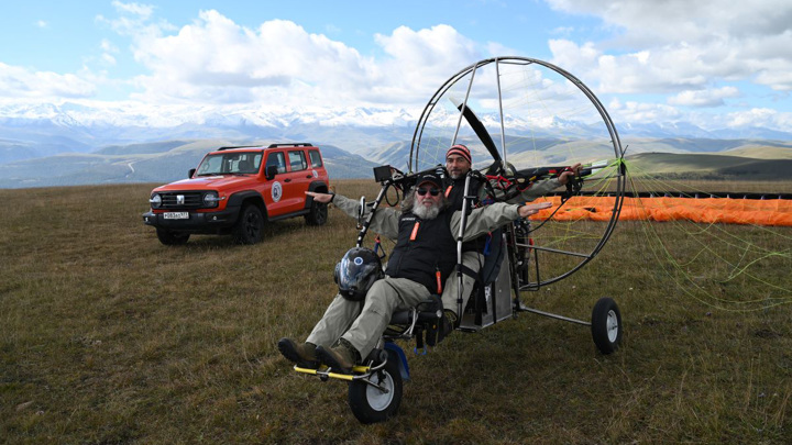 Пролетая над Эльбрусом: Конюхов установил очередной рекорд