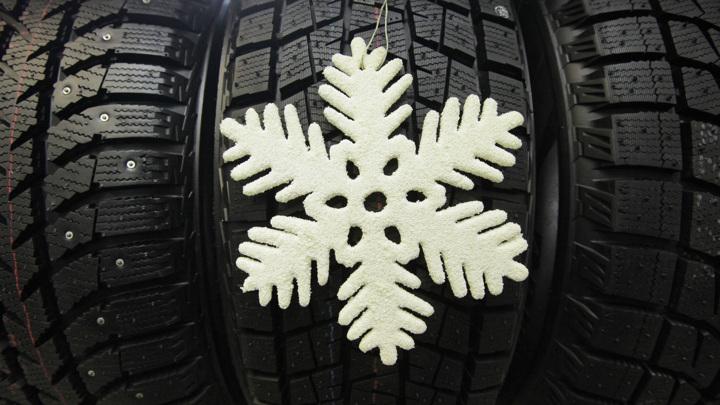 Москвичам рекомендуют менять летние шины на зимние