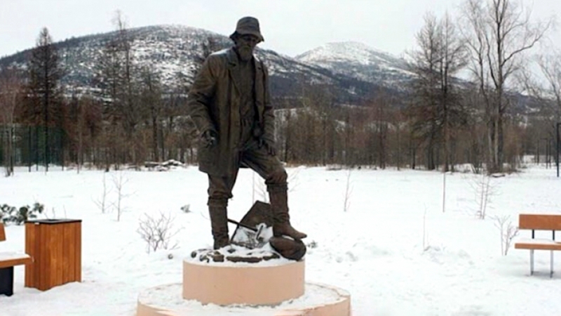Памятник колымскому старателю Бориске установили в Сусумане