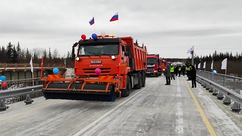 Движение по новому мосту через реку Нюя открыли в Якутии