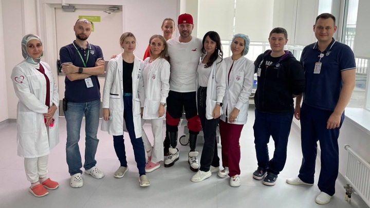 Костомаров навестил лечивших его врачей в Коммунарке