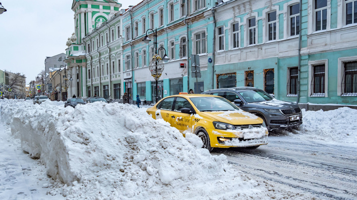 Снегопад в столице взвинтил до максимума цены на такси