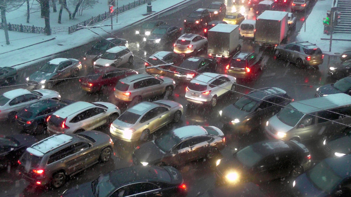 Москва встала в автомобильных пробках