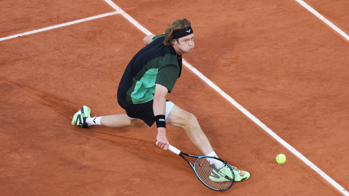 Рублев проиграл Синнеру и не смог выйти в четвертьфинал "Ролан Гаррос" - Новости на Вести.ru
